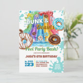 Dunk und Donut Waterslide Pool Party Geburtstag Einladung (Stehend Vorderseite)