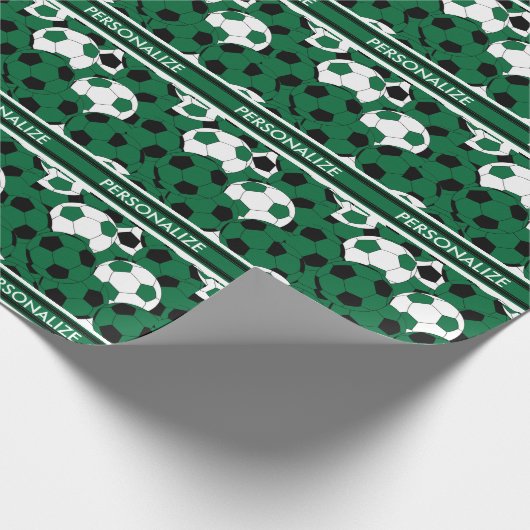 Dunkel-grüner Fußballball-Collage Geschenkpapier (Ecke)