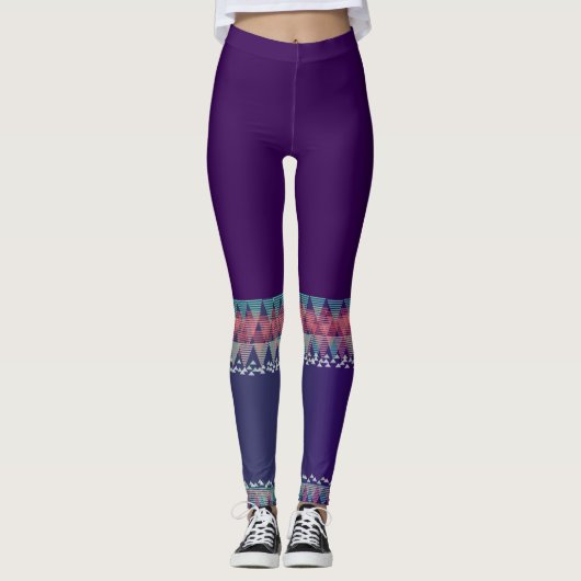 Dunkel Lila mit Aztec Design>Farbige Leggings (Vorderseite)