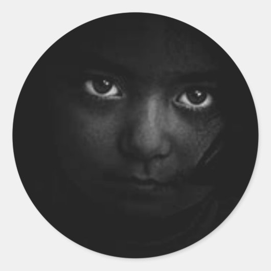 Dunkel, spukhaft, schönes Gesicht und Augen Runder Aufkleber (Vorderseite)