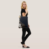 Dunkelblau mit goldenen und weißen Blume Tasche (Am Model)