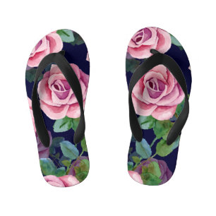 Dunkelblau, rosa Rosen Wasserfarbe. Kinderbadesandalen