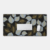 Dunkelblau und goldfarbene Blätter auf schwarz Schreibtischunterlage (Tastatur & Maus)