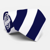 Dunkelblau und Weiß, diagonal gestreifte Krawatte (Gerollt)