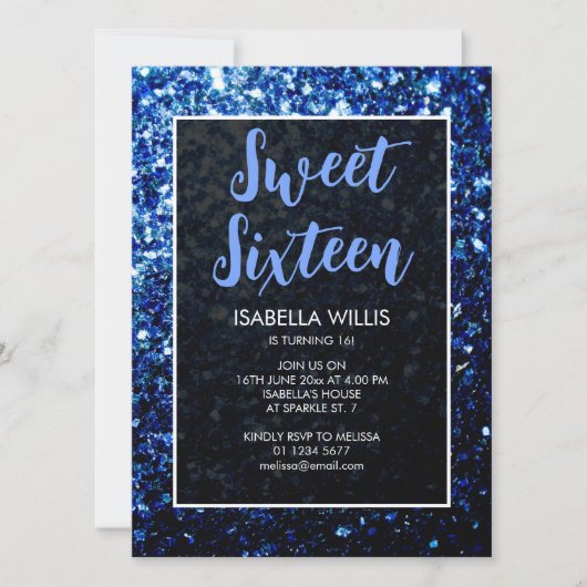 Dunkelblaue Glitzern Sweet 16 elegante Schrift Einladung (Vorderseite)