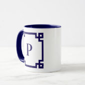 Dunkelblaue griechische Schlüsselgrenzenmonogramm Tasse (Vorderseite Links)