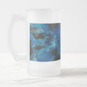 Dunkelblaue psychedelische Flüssigkeit Mattglas Bierglas (Links)