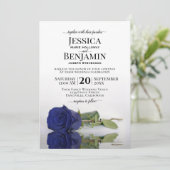 Dunkelblaue Rose mit langer Gestalt Elegant Weddin Einladung (Stehend Vorderseite)