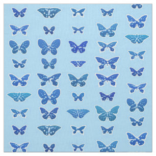 Dunkelblaue Schmetterlinge, himmelblauer Hintergru Stoff