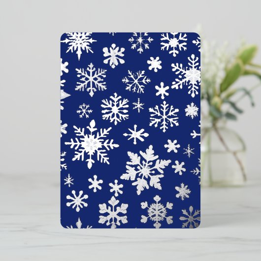 Dunkelblaue Silber-Schneeflocke-Ferienkarte Folieneinladung (Stehend vorne)