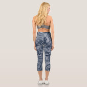 Dunkelblaue und hübsche wirbelnde Batik Capri Leggings (Rückseite)