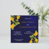 Dunkelblaue und marigold Yellow Rose Blume Wedding Einladung (Stehend Vorderseite)