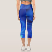 Dunkelblaue Wirbel auf den Leggings von Capri (Rückseite)