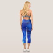 Dunkelblaue Wirbel auf den Leggings von Capri (Rückseite)