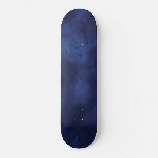 Dunkelblaue Wolken Skateboard (Vorderseite)