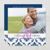 Dunkelblauer Damask Monogramm Foto Hochzeitsstimmu Einladung (Vorne/Hinten)