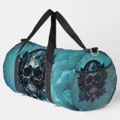 Dunkelblauer Schädel mit Rose. Duffle Bag (Rechte Ecke)
