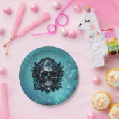 Dunkelblauer Schädel mit Rose. Pappteller (Party)