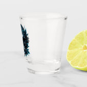 Dunkelblauer Schädel mit Rose. Schnapsglas (Rechts)