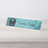 Dunkelblauer Schädel mit Rose. Schreibtischnamensplakette (Vorderseite )