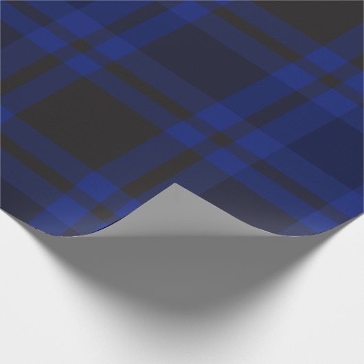 Dunkelblauer Tartan Karierter Karo Wrapping Paper Geschenkpapier (Ecke)