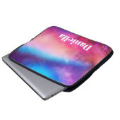 Dunkelblauer und rosa Holografischer Himmel mit In Laptopschutzhülle (Vorne Knopf)