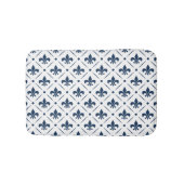 Dunkelblaues Lilie-Muster auf weißem Hintergrund Badematte (Vorderseite)