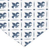 Dunkelblaues Lilie-Muster auf weißem Hintergrund Kurzer Tischläufer (Ecke)