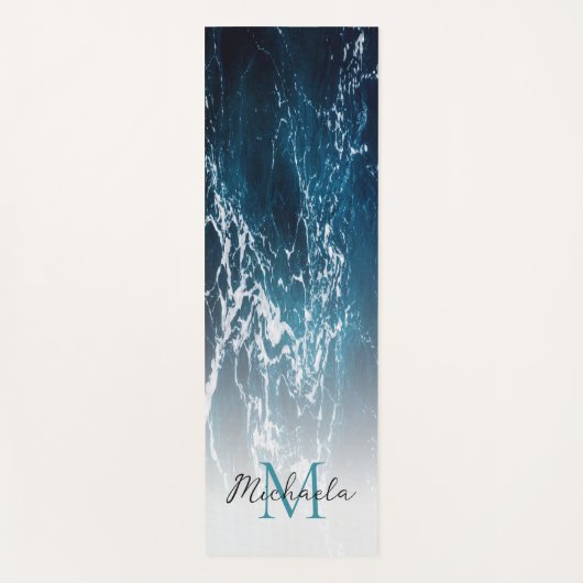Dunkelblaues Meerwasser abstrakt Monogram Yogamatte (Vorderseite)