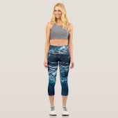 Dunkelblaues Meerwasser aus Schwerschaum Capri Leggings (Vorderseite)