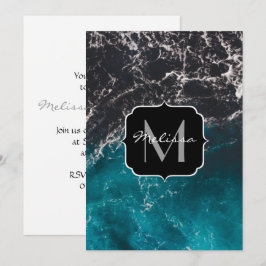 Dunkelblaues Meerwasser Monogram Einladung