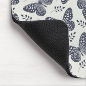 Dunkelblaues Schmetterlingsmuster auf grauem Hinte Mousepad (Ecke)