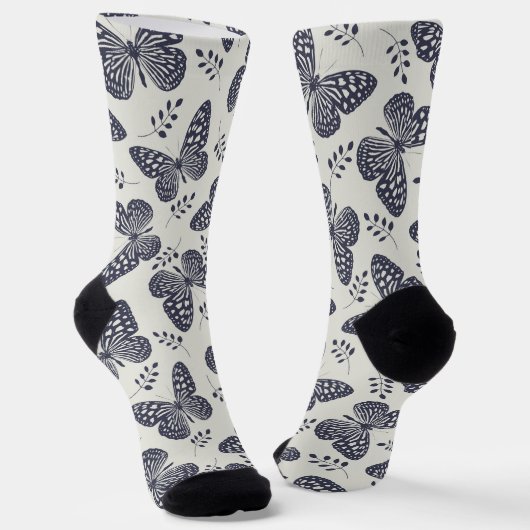 Dunkelblaues Schmetterlingsmuster auf grauem Hinte Socken (Gewinkelt)
