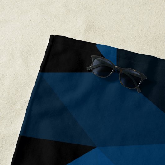 Dunkelblaues und schwarzes geometrisches Maschenmu Strandtuch (Beispiel)