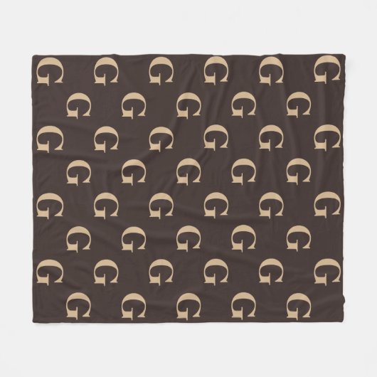 Dunkelbraun-Beige-Tan-Monogramm-Muster Fleecedecke (Vorderseite (Horizontal))