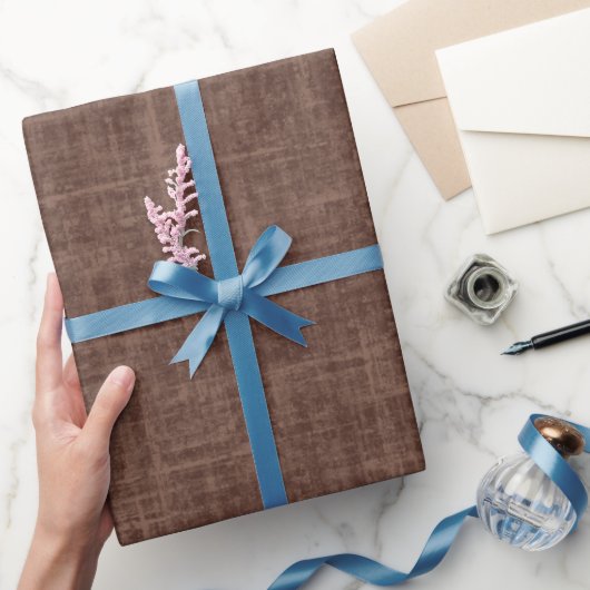 Dunkelbrauner Leinenstoff  Geschenkpapier (Schenken)