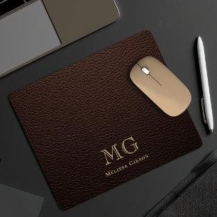 Dunkelbraunes Kunstleder mit goldenen Initialen Mousepad