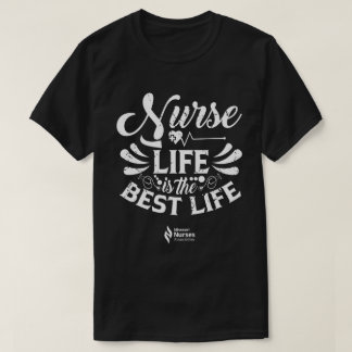 Dunkelfarbener T - Shirt für das Krankenversicheru