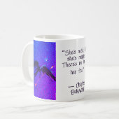 Dunkelflügelige Figur, die über den Raum fliegt & Kaffeetasse (Vorderseite Links)