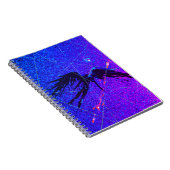 Dunkelflügelige Figur, die über den Weltraum flieg Notizblock (Rechte Seite)