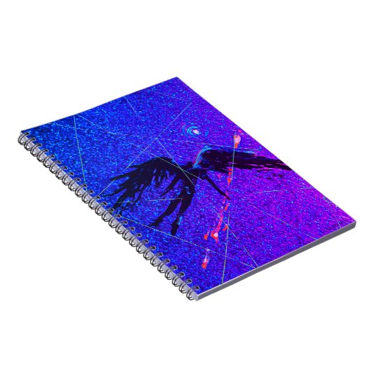 Dunkelflügelige Figur, die über den Weltraum flieg Notizblock (Rechte Seite)