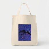 Dunkelflügelige Figur, die über den Weltraum flieg Tragetasche (Vorne)