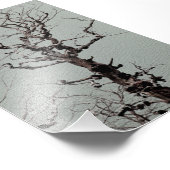 Dunkelgeflechteter, wetterbedeckter Baum am Blauen Fotodruck (Ecke)