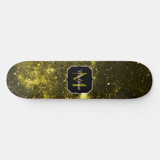 Dunkelgelbe abstrakte Galaxie Monogram Skateboard (Horizontal)