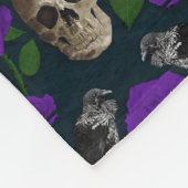Dunkelgotische Grungy Rose Vines Raven Skull lila Fleecedecke (Ecke)