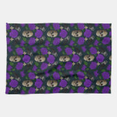 Dunkelgotische Grungy Rose Vines Raven Skull lila Geschirrtuch (Horizontal)