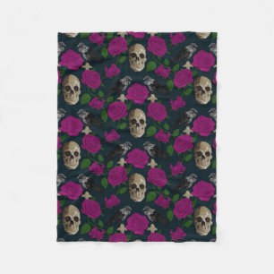 Dunkelgotische grungy Rose Vines Raven Skull pink Fleecedecke