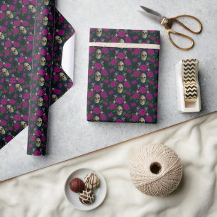 Dunkelgotische grungy Rose Vines Raven Skull pink Geschenkpapier