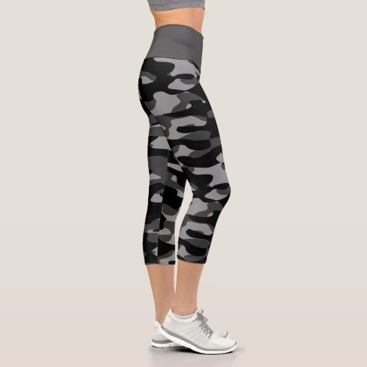 Dunkelgrau-Schwarz-Weiß-Camouflage-Muster Capri Leggings (Rechts)