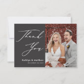 Dunkelgraue Elegante Script Modernes Foto Hochzeit Dankeskarte (Vorderseite)